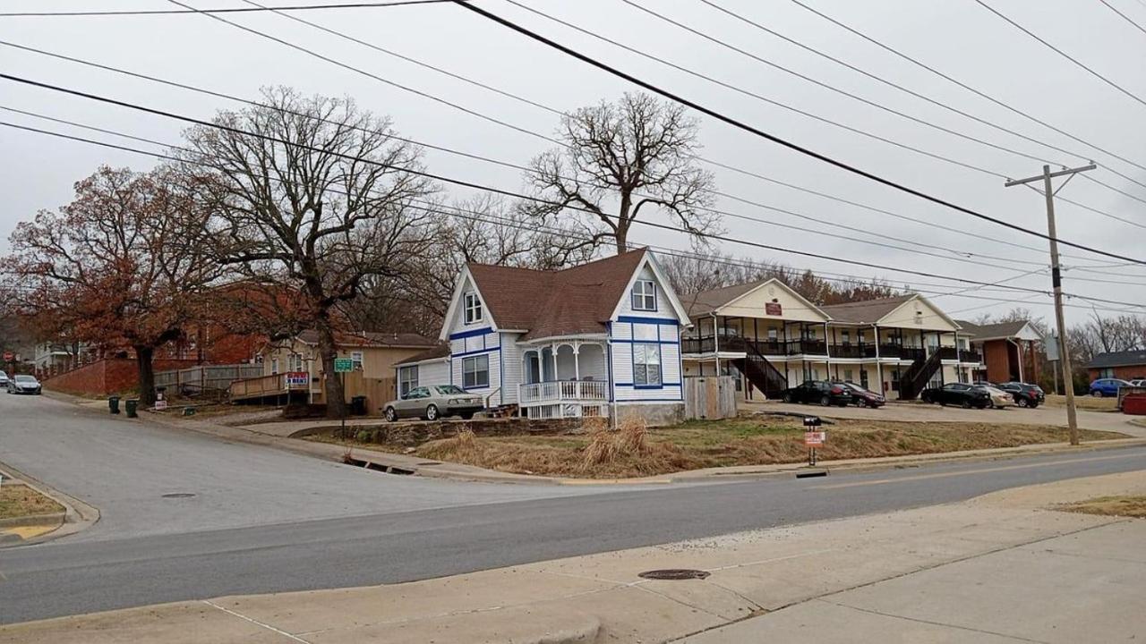 Studio Penthouse In Victorian Near University Of Arkansas, Wilson Park And Razorback Greenway, Nature And Bike Trail Apartment Fayetteville Exterior photo